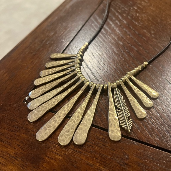 Golden collar black string necklace - Picture 2 of 3